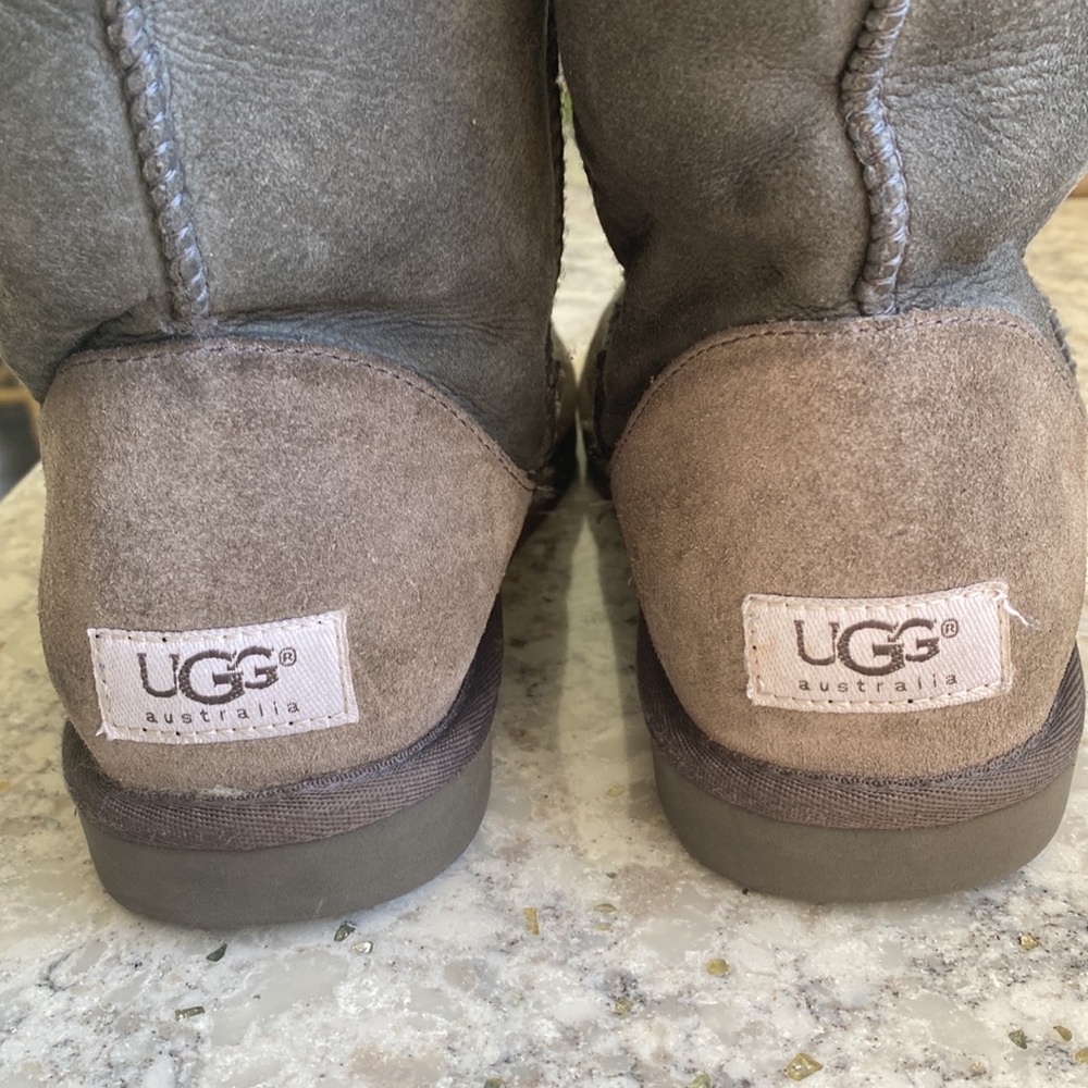 Grey ugg boots - Picture 8 of 11